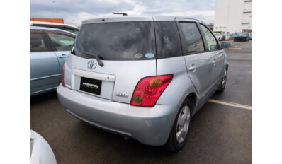 Toyota IST 2004